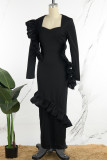 Vestido largo negro elegante de retazos lisos con orillo fibroso y cuello asimétrico