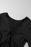 Schwarzer, einfarbiger Zweiteiler mit Patchwork-Kreuzträgern und O-Ausschnitt und langen Ärmeln