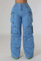 Hellblaue, einfarbige Street-Jeans mit Patchwork-Taschen, Knöpfen, Reißverschluss, hoher Taille und geradem Denim