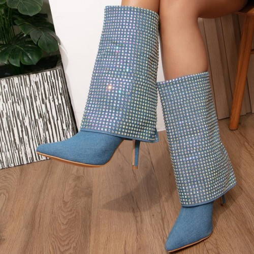 Sapatos casuais azuis com patchwork e strass apontados para porta (altura do salto 4.13 pol.)