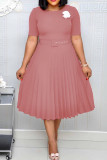 Patchwork solide décontracté rose avec ceinture col rond plissé robes de grande taille
