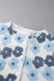 Ropa de abrigo con apliques de hebilla y patchwork floral con cuello en O de Street azul