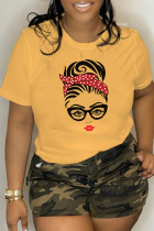 Gele T-shirts met patchwork en O-hals met dagelijkse print