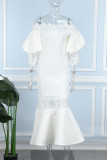 Weiße, elegante, schulterfreie Trompeten-Meerjungfrauenkleider mit ausgehöhlter Patchwork-Spitze