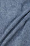 Blaue Street-Jeansjacke mit Farbblock-Quasten, zerrissenem Patchwork, Taschenschnalle, Umlegekragen, langen Ärmeln und geradem Schnitt