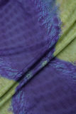 Due pezzi con stampa patchwork blu con apertura alta o collo a maniche lunghe