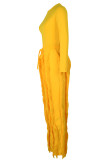Желтый уличный однотонный с кисточками в стиле пэчворк, завязка, круглый вырез, длинный рукав, две части