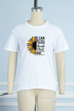 Witte T-shirts met vintage print en bloemenpatchwork met letter O-hals