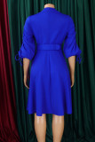 ブルーのエレガントな固体包帯パッチワーク折り目ベルト非対称襟 A ラインのドレス
