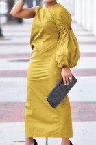 Gelbes, einfarbiges, ausgehöhltes Patchwork-Kleid mit hoher Öffnung und O-Ausschnitt in Gelb