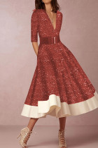 Burgunderfarbenes, legeres, bedrucktes, Patchwork-Kleid in A-Linie mit V-Ausschnitt (ohne Gürtel)