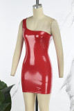 Rode sexy effen rugloze mouwloze jurk met één schouder