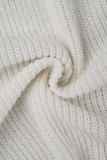 Casacos brancos casuais em patchwork contrastante com decote em V