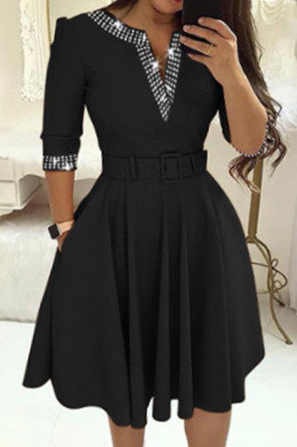 Schwarzes, lässiges, solides Patchwork-Kleid mit V-Ausschnitt und Gürtel in A-Linie
