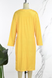 Vestidos de manga larga con cuello en V básico con estampado de letras informales en amarillo tierra