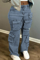 Jeans in denim dritto a vita media con bottoni con tasca patchwork in tinta unita azzurro college