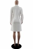 ホワイトのエレガントなプリントレターターンダウンカラーワンステップスカートドレス