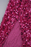 Розово-красное сексуальное вечернее платье в стиле пэчворк с блестками и перьями и разрезом на спине с косым воротником.