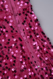 Розово-красное сексуальное вечернее платье в стиле пэчворк с блестками и перьями и разрезом на спине с косым воротником.