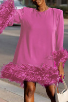 Темно-розовые уличные однотонные лоскутные прямые платья с круглым вырезом и перьями