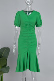 Зеленые элегантные однотонные платья-русалка с пряжкой в ​​стиле пэчворк и воланами с V-образным вырезом