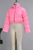 Ropa de abrigo cuello mandarín con cremallera y patchwork con estampado callejero rosa