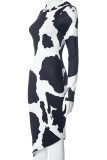 Zwart witte straatprint patchwork contrasterende kraag met capuchon en print. Jurken