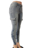 Hellblaue, lässige, einfarbige Jeans mit Patchwork-Taschen und Knöpfen, Reißverschluss und mittlerer Taille