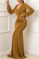 Vestido largo marrón elegante de retazos lisos con abertura y pliegue con cuello en V