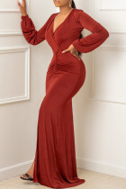 Rotes, elegantes, solides, langes Kleid mit Patchwork-Schlitz und Falten und V-Ausschnitt
