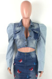 Hellblaue Street-Patchwork-Jeansjacke mit Taschenschnalle, Umlegekragen, langen Ärmeln und normaler Passform