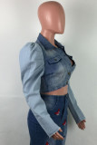 Hellblaue Street-Patchwork-Jeansjacke mit Taschenschnalle, Umlegekragen, langen Ärmeln und normaler Passform