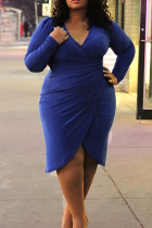 Vestidos de talla grande con falda envuelta y cuello en V con pliegues de patchwork liso sexy en azul profundo