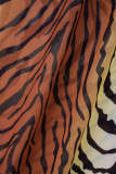 Dunkelbraunes, lässiges Patchwork-Kleid mit Animal-Print, rückenfrei und mit hoher Öffnung und Spaghettiträgern