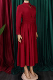 Красные элегантные однотонные платья в стиле пэчворк с круглым вырезом и трапециевидной линией
