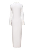 Vestido largo blanco elegante de parches lisos con hebilla y abertura alta, cuello vuelto, largo