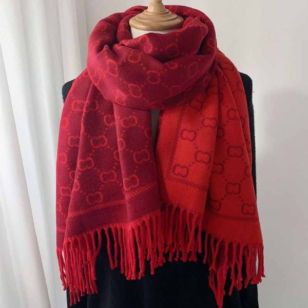 Красный повседневный шарф с кисточками и буквами