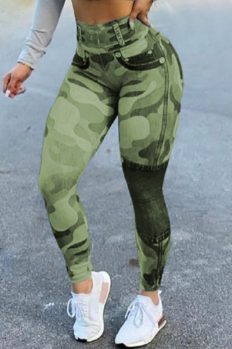Pantaloni skinny di base a vita alta con stampa mimetica casual verde. Pantaloni con stampa completa a matita a vita alta