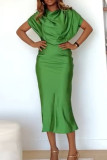 Vestido largo verde elegante de retazos lisos con cuello redondo y pliegues