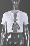 Белые сексуальные футболки с асимметричным воротником и вырезом из бисера