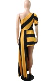 Gelb-schwarzes, lässiges, gestreiftes, rückenfreies, unregelmäßiges Kleid mit schrägem Kragen