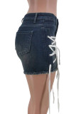 Short en jean slim bleu décontracté avec poche patchwork et bretelles croisées avec fermeture éclair et taille basse