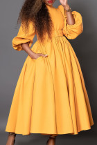Gelbes, elegantes, einfarbiges Patchwork-Kleid mit Gürtel und O-Ausschnitt in A-Linie