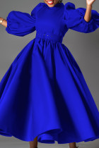 Blaues, elegantes, einfarbiges Patchwork-Kleid mit halbem Rollkragen und Gürtel in A-Linie