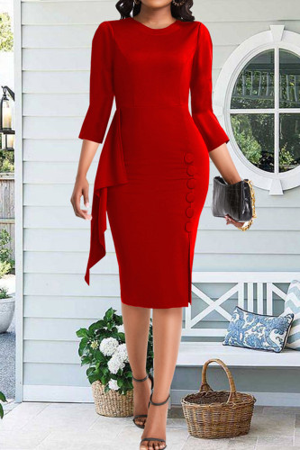 Красные элегантные однотонные платья-юбка-карандаш с пряжкой в ​​стиле пэчворк и воланами с разрезом и круглым вырезом