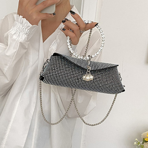 Silberne, elegante, formelle Taschen mit massiven Ketten und Perlen-Strasssteinen