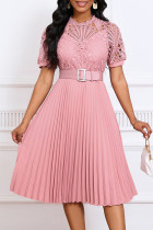 Rosa, elegante, solide, ausgehöhlte Patchwork-Kleider mit Gürtel und plissiertem O-Ausschnitt in A-Linie