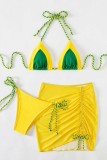 Conjunto de tres piezas de traje de baño en contraste sin espalda con frenillo de retazos sexy amarillo (con relleno)