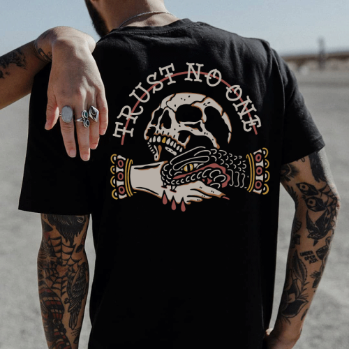 Black TRUST NO ONE PRINTED MEN'S T-SHIRT