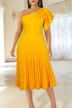 Yellow Fashion Casual Solid Split Joint One Shoulder Pleated Dresses